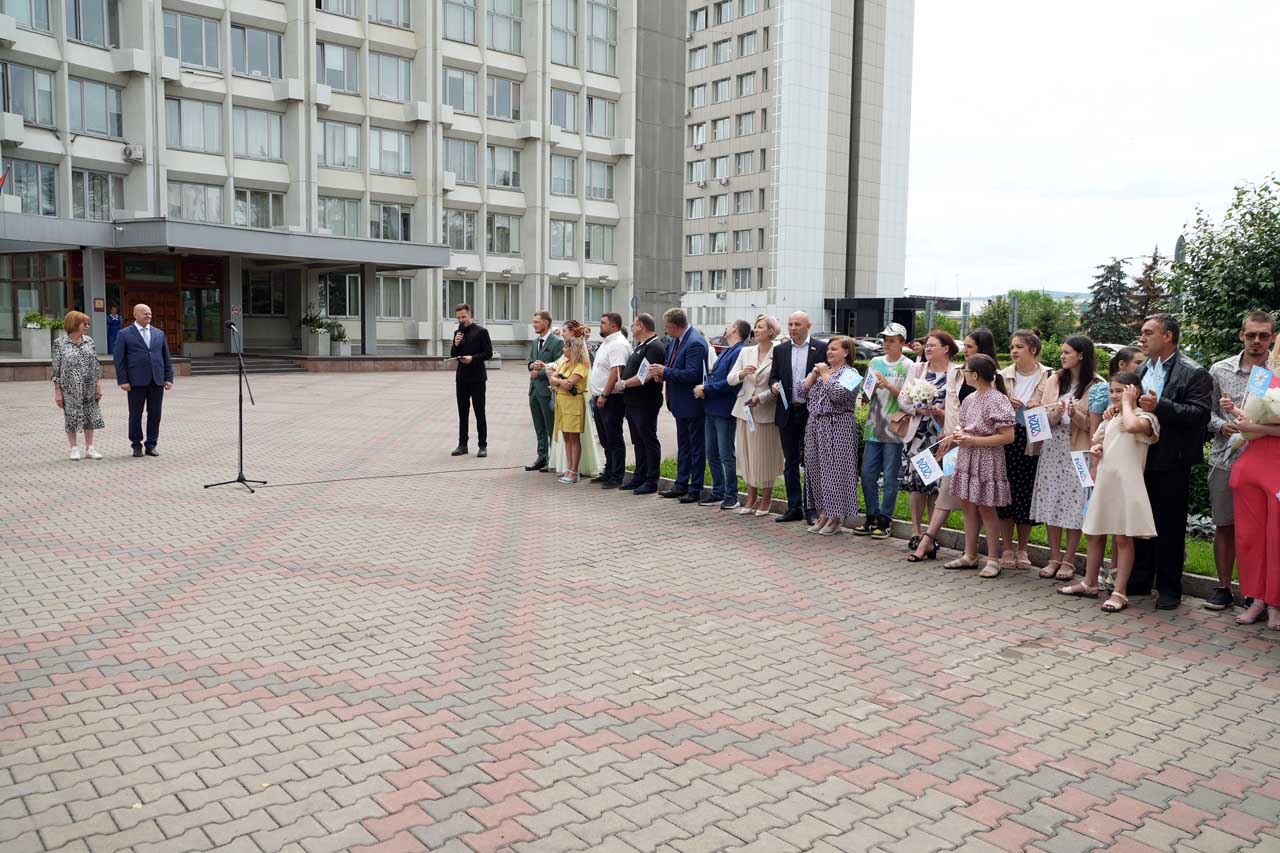 В Красноярске отмечают День семьи, любви и верности | 08.07.2024 |  Красноярск - БезФормата