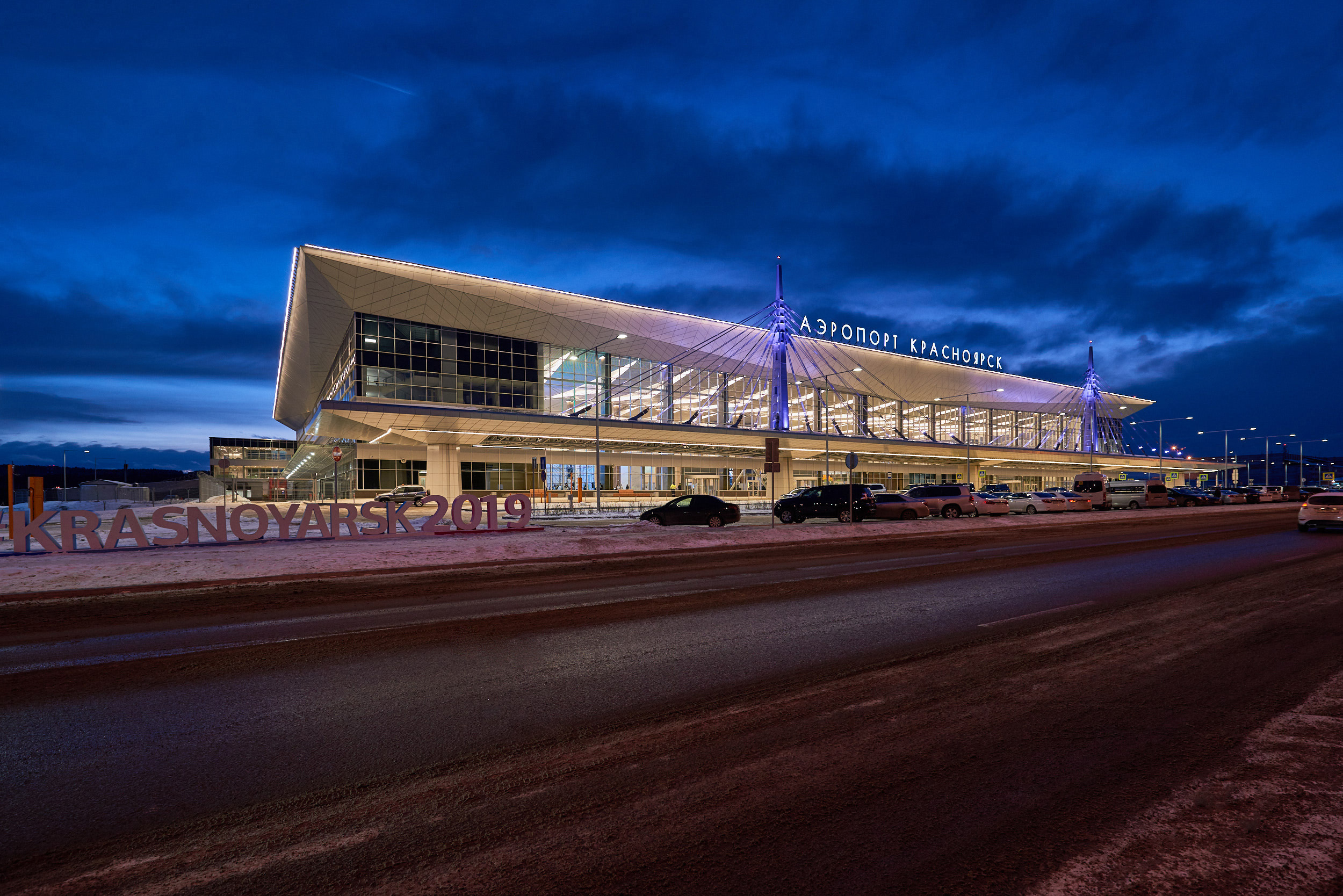 Красноярск аэропорт kja. Международный аэропорт Красноярск Емельяново. Новый аэропорт Емельяново Красноярск. Емельяновский аэропорт Красноярск. Аэропорт Красноярск Енисейская Сибирь.